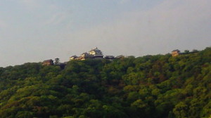 松山城 夕方の遠景でよく見えない 松山城 夕方の遠景でよく見えない
